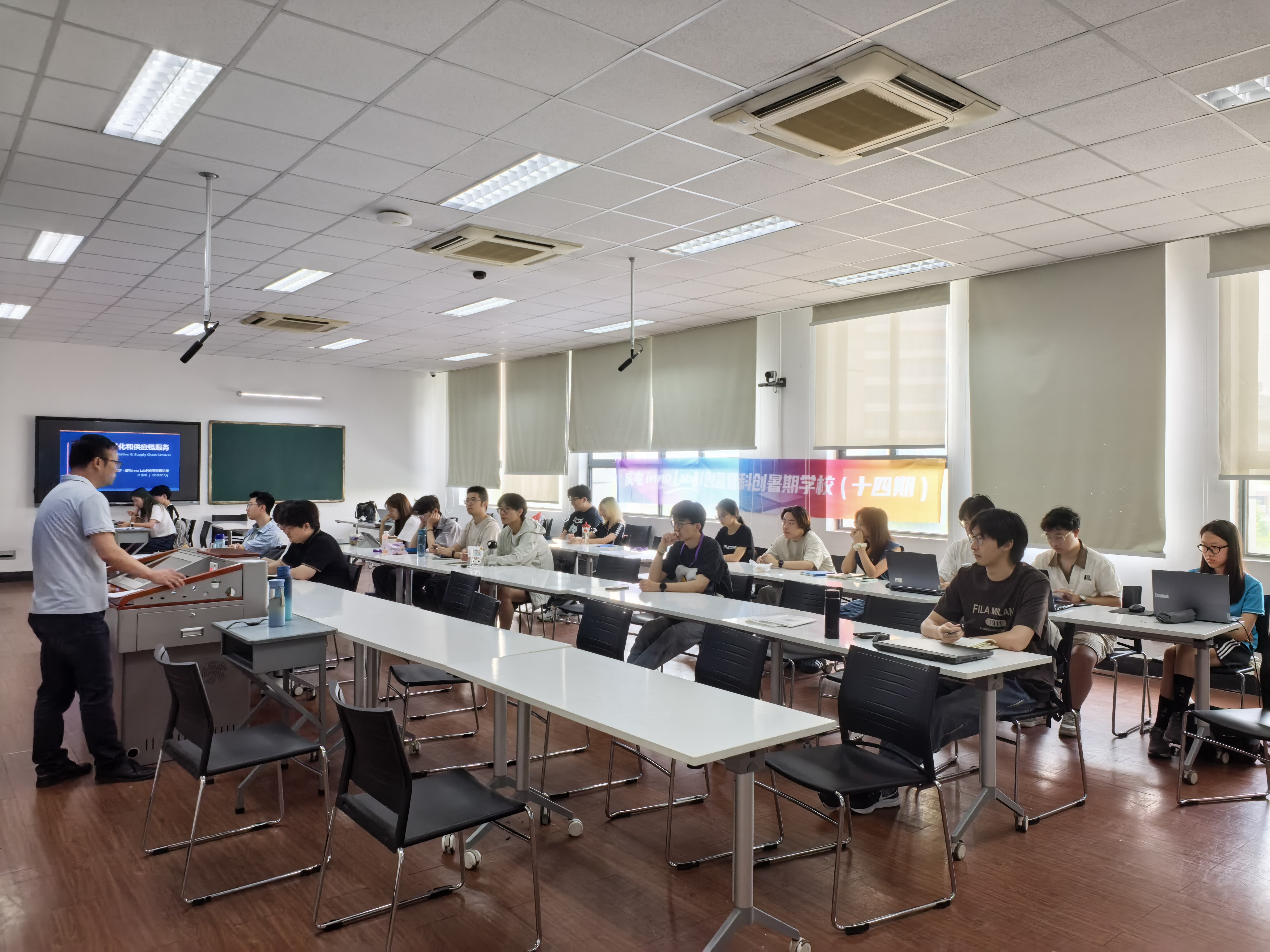 吕韦岑讲座1.jpg
